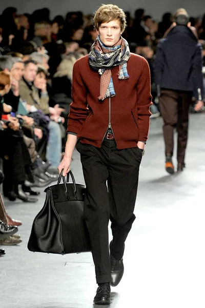 Look 28
